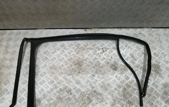 Volkswagen Touran III Rubber seal rear door window/glass 5TA839432