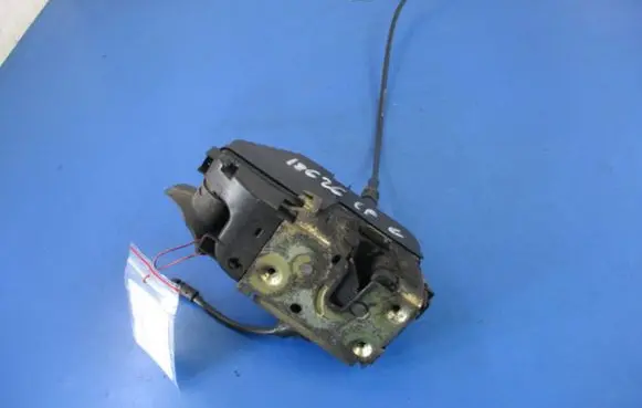 Renault Megane II Front door lock