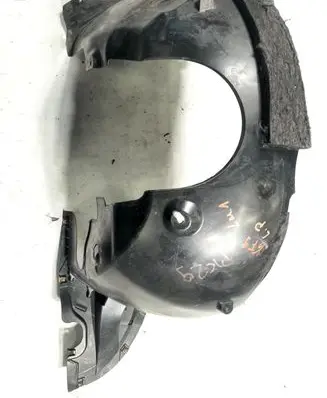 Front wheel arch liner splash guards
