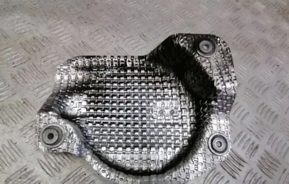 Suzuki Swift III Heat shield in engine bay 
