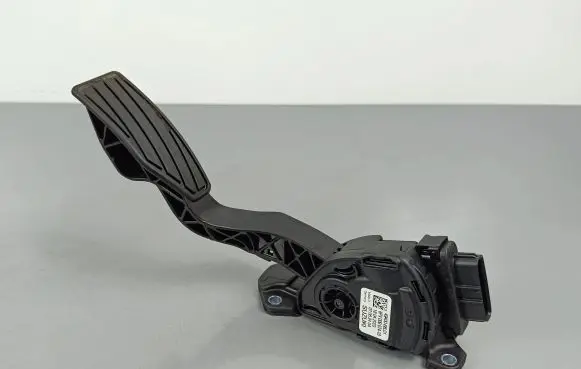 Suzuki SX4 S-Cross Accelerator throttle pedal 4940068L01
