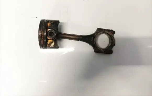Hyundai Sonata Piston with connecting rod