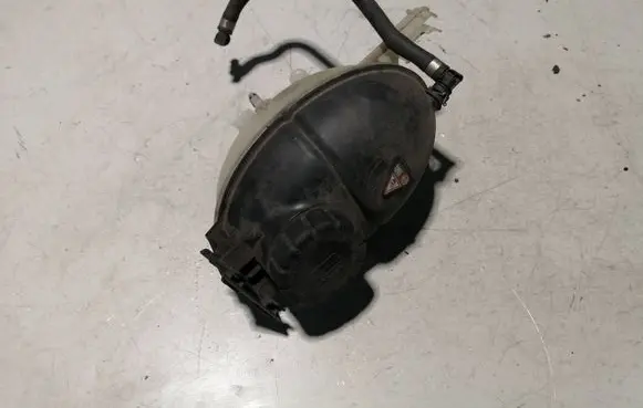 Mercedes-Benz C W204 Coolant expansion tank/reservoir A2045000549