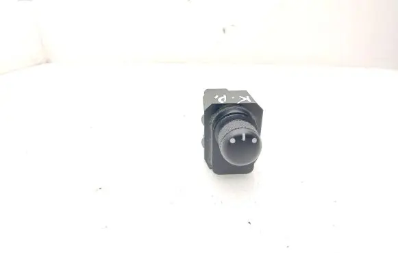 Suzuki Grand Vitara II Wing mirror switch 62J00 1796T
