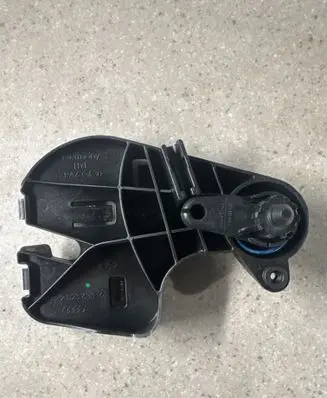 Porsche Macan (95B) Engine bonnet (hood) release handle 8R2823633