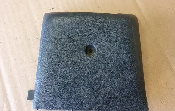 Volkswagen PASSAT Seat belt trim 823867330C