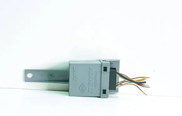 Renault Laguna I Door control unit/module 7700822928