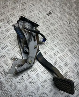 Toyota Land Cruiser (J120) Brake pedal 