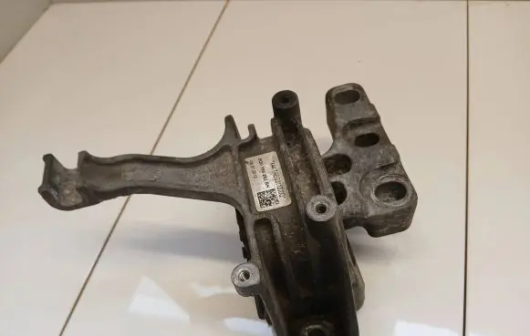 Skoda Octavia Mk3 (5E) Engine mount bracket 5Q0199262BH 18072013 X44TAEG311200Q