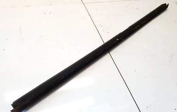 Skoda Fabia Mk2 (5J) Front door glass trim molding 5j0837479