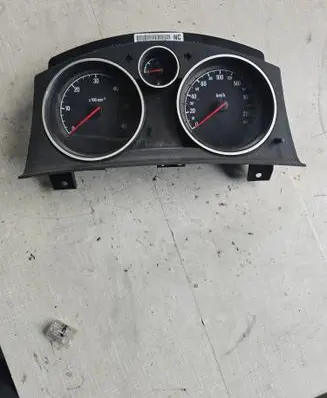 Opel Zafira B Speedometer (instrument cluster) 13216660 SW4405