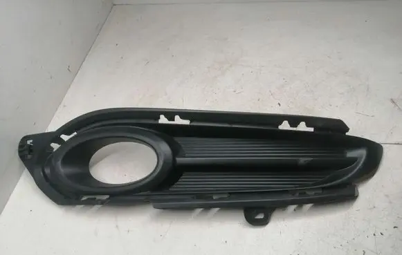 Honda HR-V Front fog light trim/grill 71105T7JH000