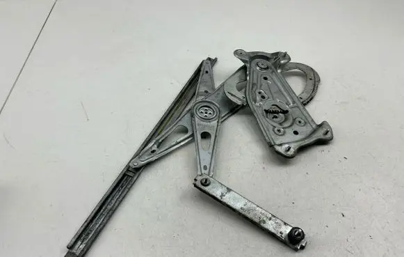 Front window lifting mechanism without motor