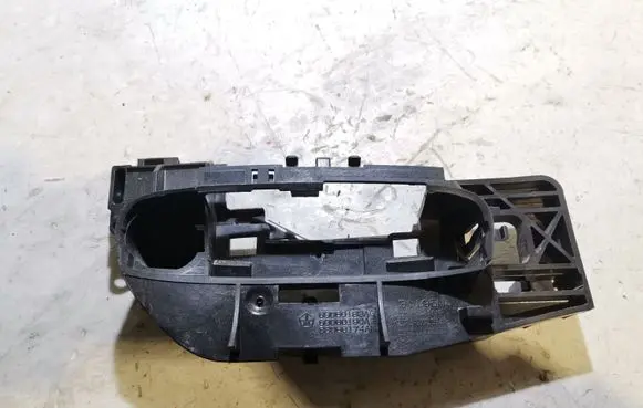 Chrysler Pacifica Front door exterior handle 186017461