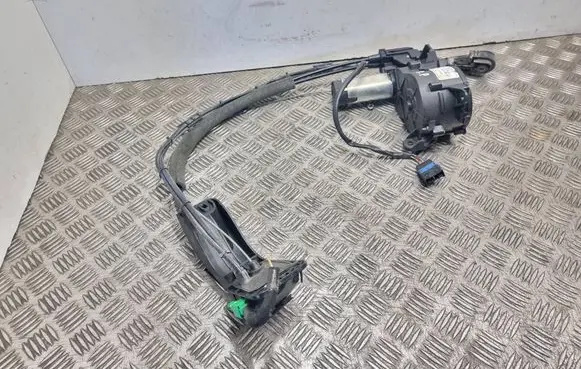 Peugeot 1007 Sliding door motor assembly 1687687503 D293100