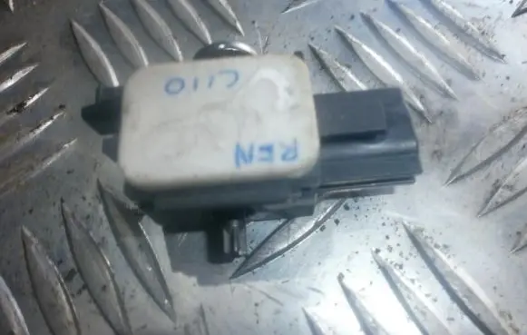 Renault Clio III Airbag deployment crash/impact sensor 8200529572
