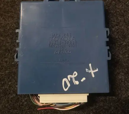 Toyota Corolla Verso AR10 Combustion control unit/module 896180F020 MB1238009021