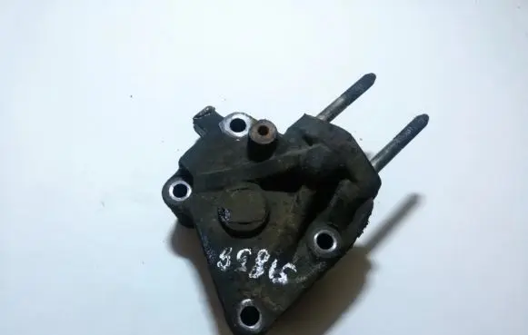 Mitsubishi Carisma Engine mounting bracket