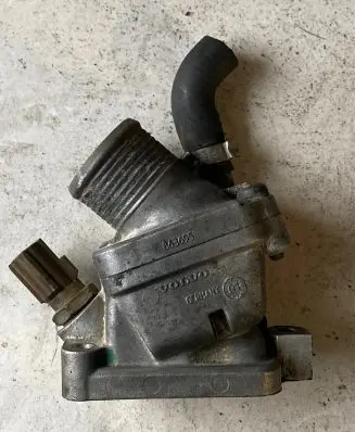 Thermostat/thermostat housing