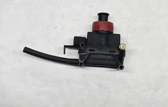 Mercedes-Benz S W126 Fuel tank cap lock