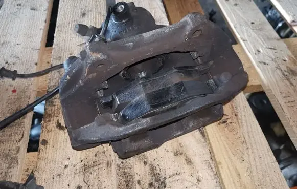Front brake caliper