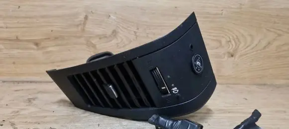 Nissan Murano Z50 Dashboard side air vent grill/cover trim P19680A63100