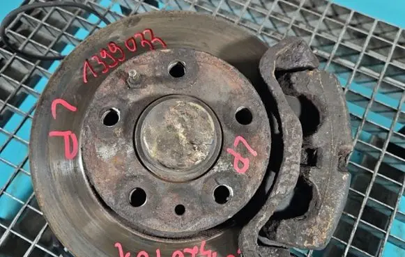 Iveco Daily 3rd gen Front wheel hub spindle knuckle IMPRK1399033