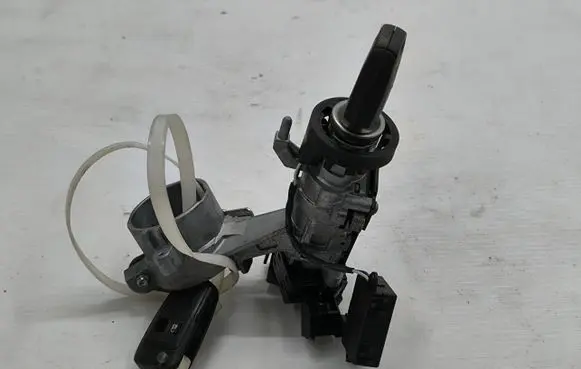 Opel Astra J Ignition key/card 13430185