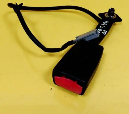 Mazda 5 Front seatbelt buckle 