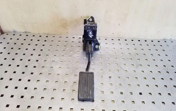 Honda CR-V Accelerator throttle pedal