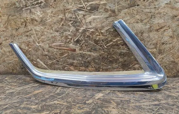 Mercedes-Benz SL R107 Rear side glass trim 1076980289