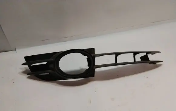 Audi A6 S6 C6 4F Front fog light trim/grill 4F0807682