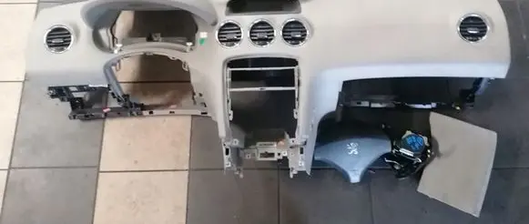 Peugeot 308 Dashboard glove box trim 