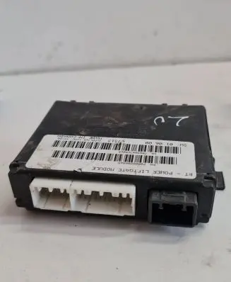 Chrysler Voyager Tailgate/trunk control unit/module P05082068AD 07313 TRH3047C5065