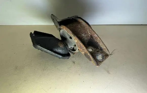 Smart ForTwo I Engine mount bracket