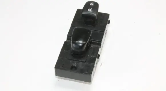 Nissan Qashqai Electric window control switch