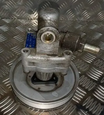 Audi A6 S6 C4 4A Power steering pump 078145255 7681955265 8472016