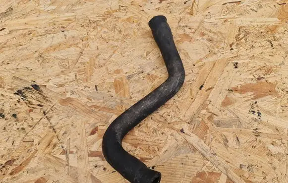 Volvo V70 Engine coolant pipe/hose 09475844