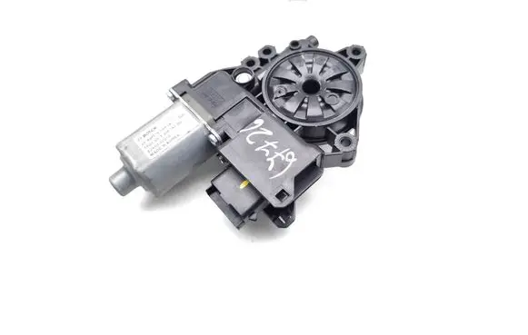 Hyundai i40 Front door window regulator motor 824503Z010 F00S1A2935