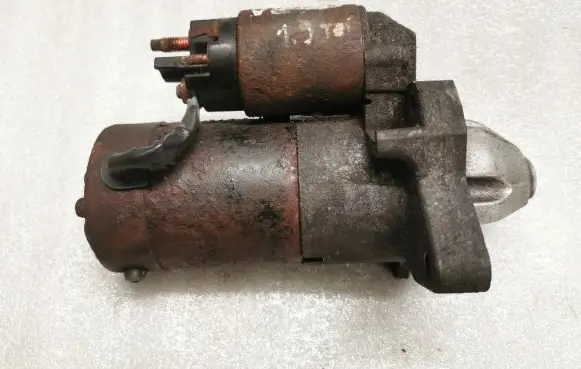 Opel Vivaro Starter motor 8200621305A