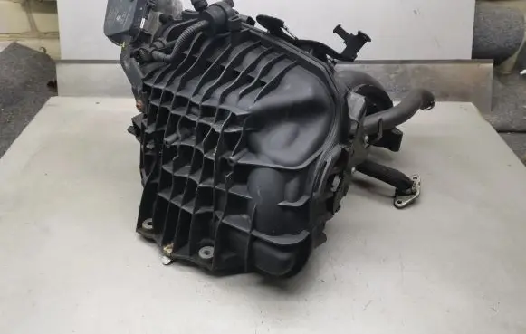 BMW 1 E81 E87 Intake manifold 13547561066 7561066 7602062