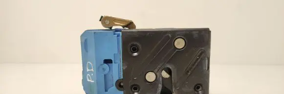 Volvo S60 Front door lock 8650546