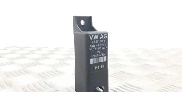 Audi A3 S3 A3 Sportback 8P Glow plug pre-heat relay 038907281D