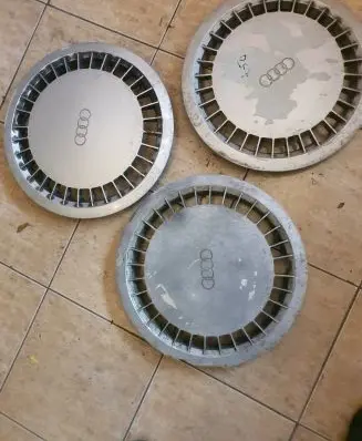 Audi 100 200 5000 C3 R14 wheel hub/cap/trim 443601147B F11037 443601147A