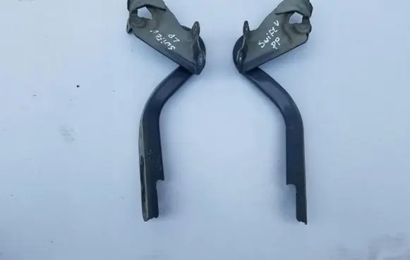 Suzuki Swift II Engine bonnet/hood hinges