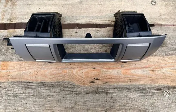 Jaguar XF X250 Dash center air vent grill 8X23-19K617-AJ 8X2319K617AH