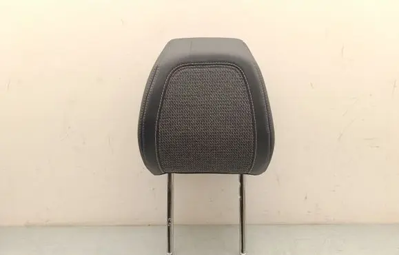 Peugeot 208 II Front seat headrest