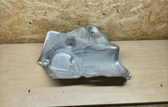 Volkswagen Touareg III Heat shield in engine bay 4M1825644