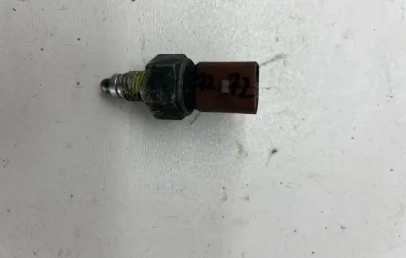 Volkswagen PASSAT B6 Reversing light switch sensor 02t945415p