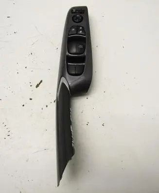 Nissan Juke II F16 Quarter vent window switch 809606PA0A